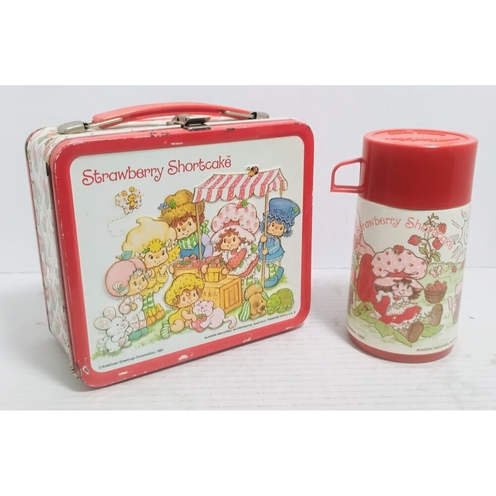 1981 ALADDIN INDUSTRIES STRAWBERRY SHORTCAKE METAL LUNCHBOX W THERMOS READ!!!
